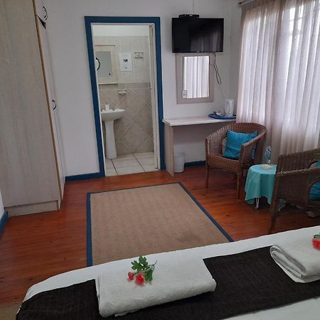 Aquarius Bed And Breakfast Jeffreys Bay Exterior photo